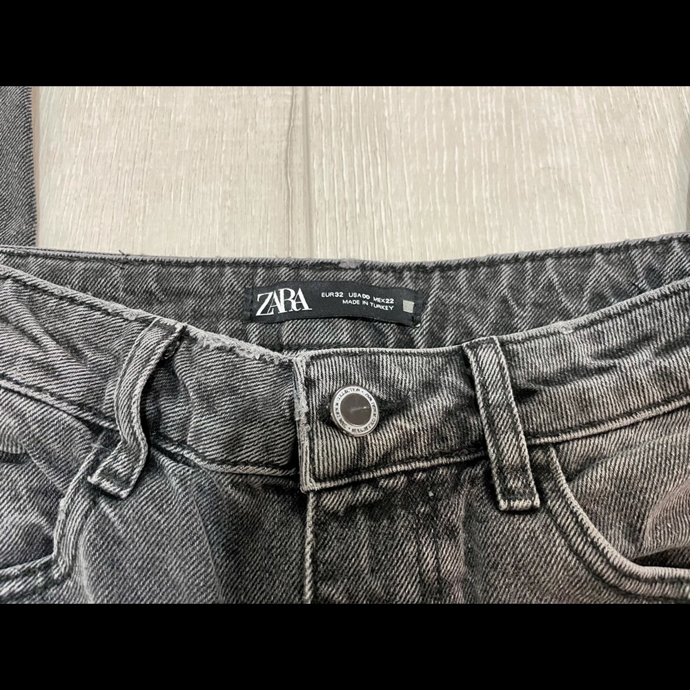 WOMENS GRAY DENIM ZARA JEANS SIZE 00 in EUC - Picture 3 of 9